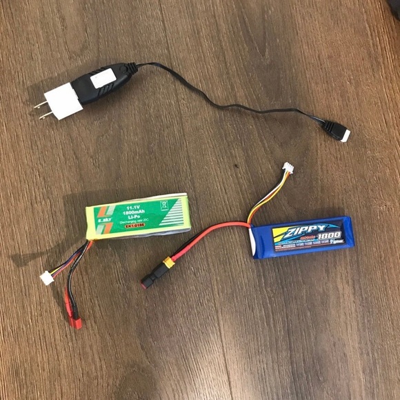 3 vintage Esky Cp belt rc helicopters (one is a V2) - Picture 6 of 12